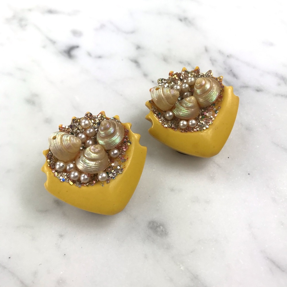 Vtg 50s butterscotch celluloid clip on earrings